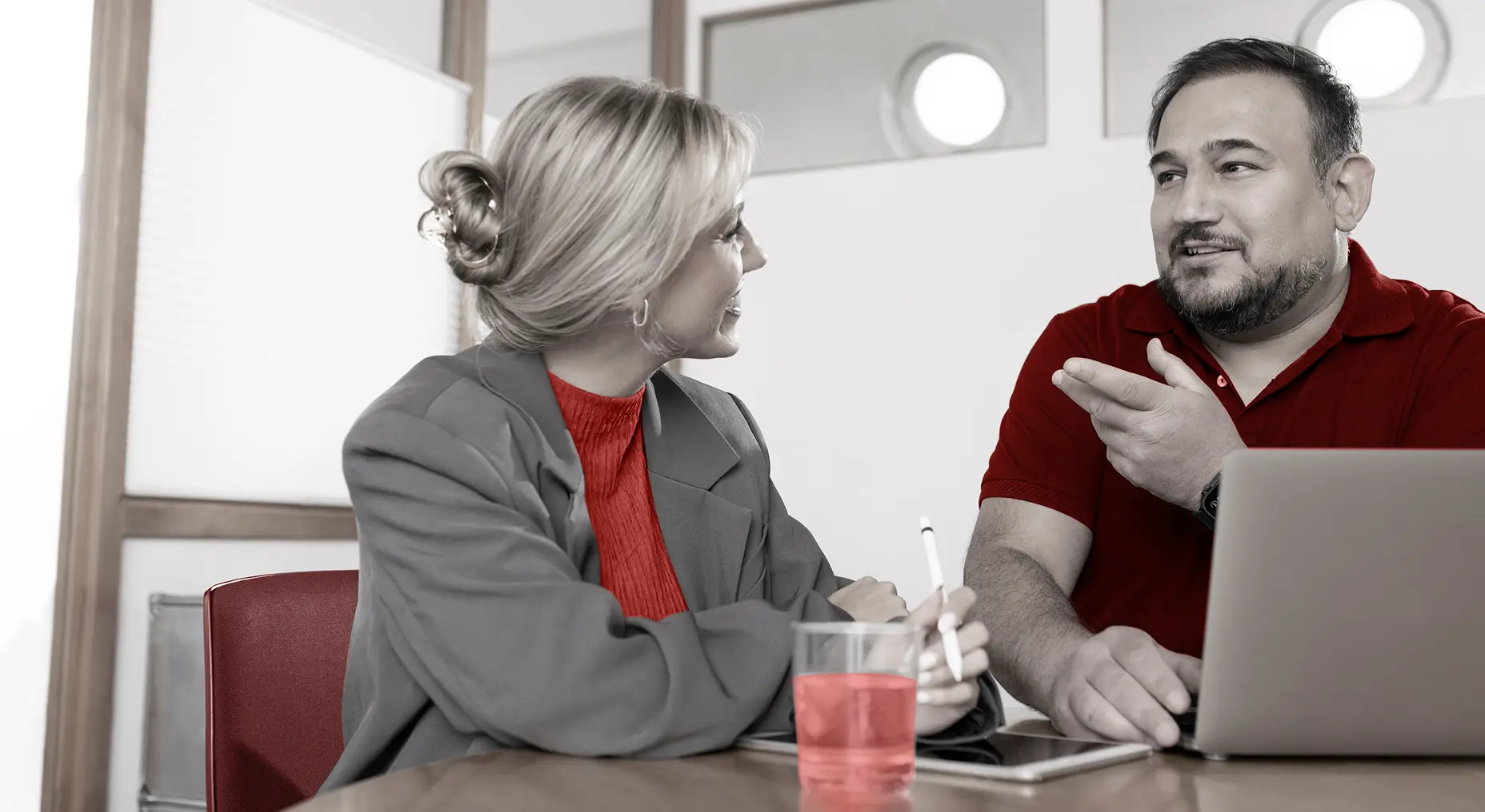 Masterclass Coaching-gespräch Zwischen Zwei Teilnehmern Zu Vertrieb, Kommunikation Und Unternehmenswachstum